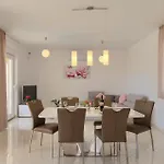 Villa Divsici *