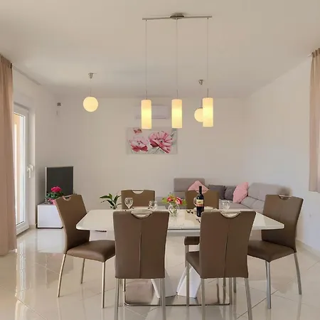 Villa Divsici *
